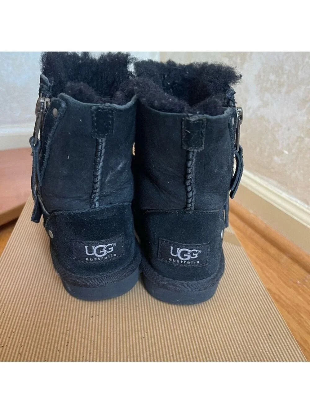 UGG Blaise boys kids black short fur shearling boots zipper & buckle 10 US 27 EU